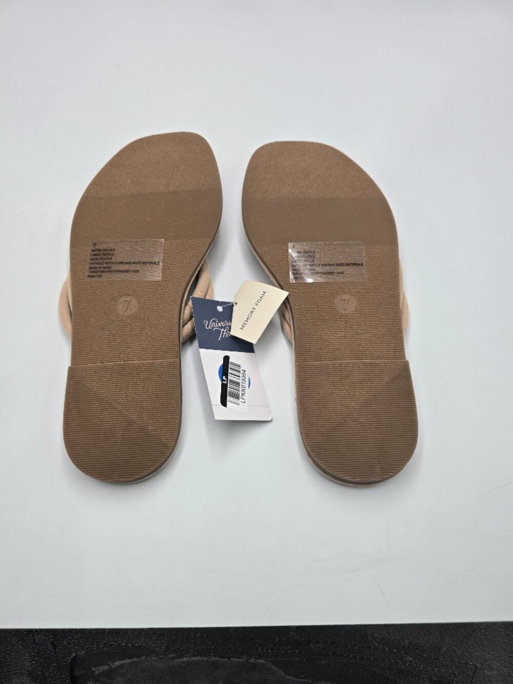 Universal Thread Sandal - Picture 2 of 3